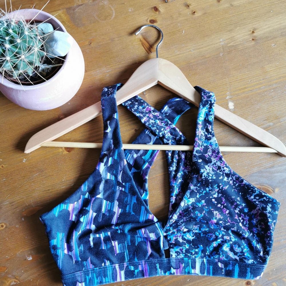 Workout top and bottoms